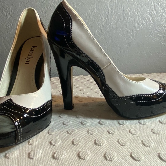Vintage KAROLYN Black and white Spectator Pumps - Picture 16 of 16